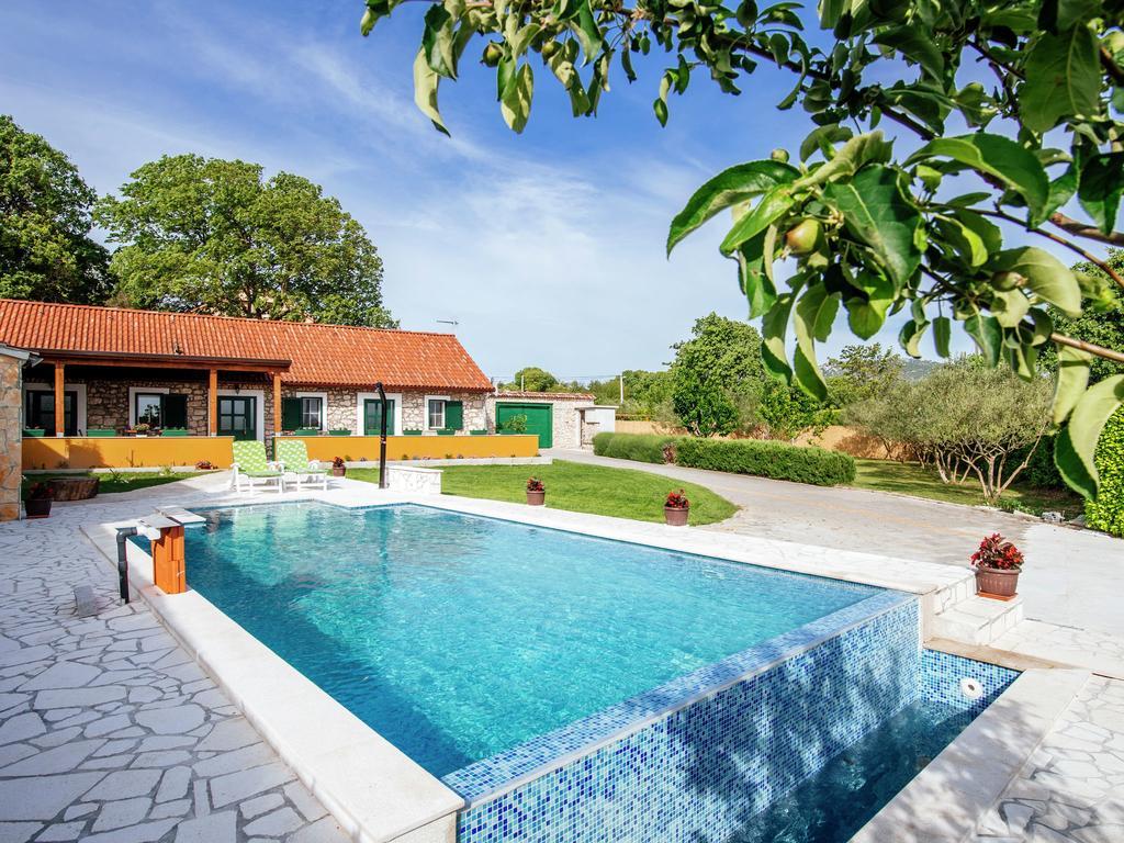 Peaceful With Pool In